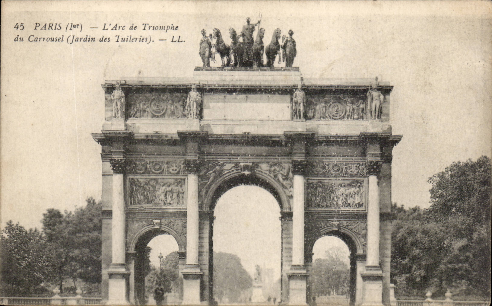 Paris CPA Arc de triomphe du CArrousel ( jardin des Tuileries )