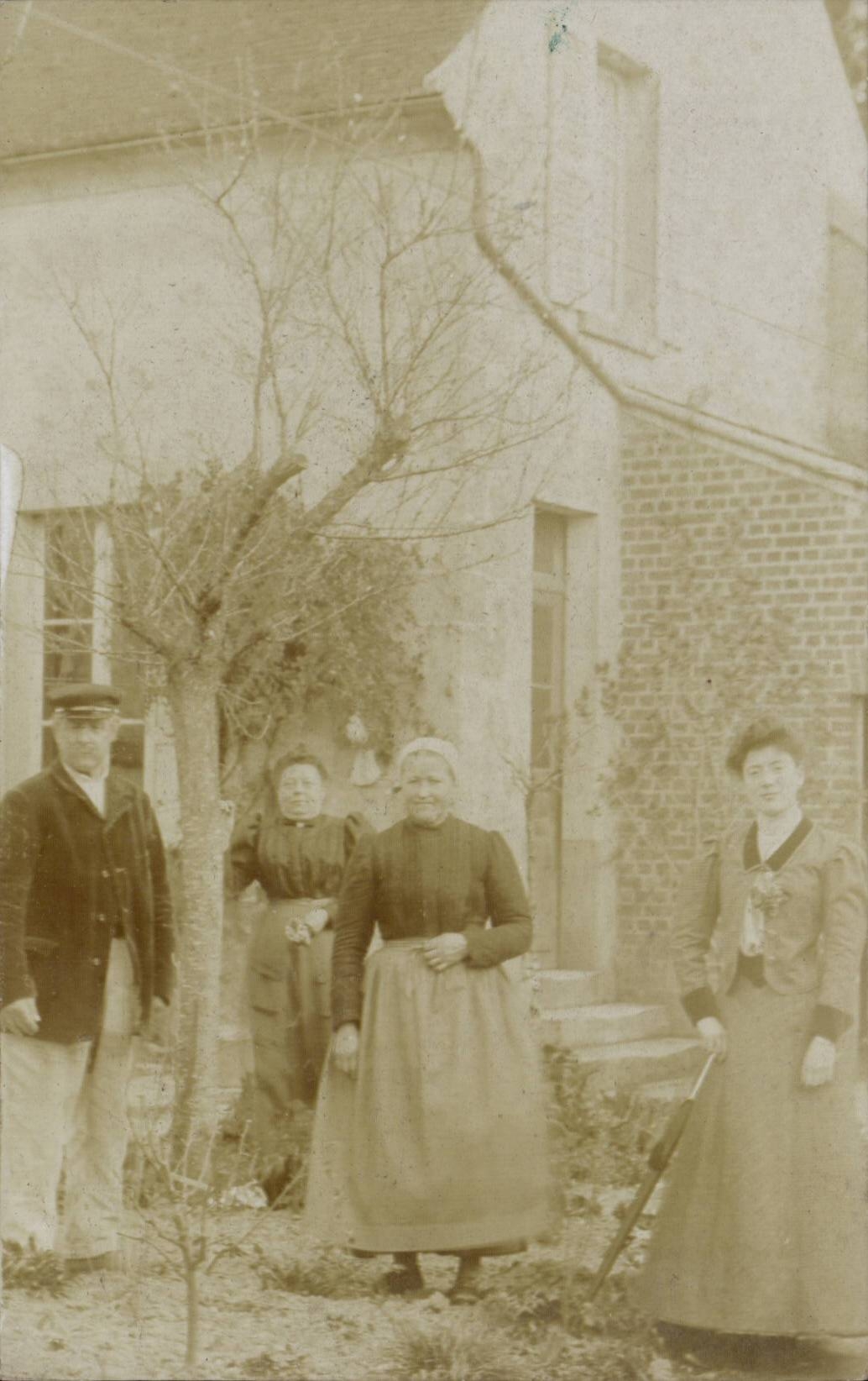 Reale Foto Familie in der Landschaft fur Gentilly