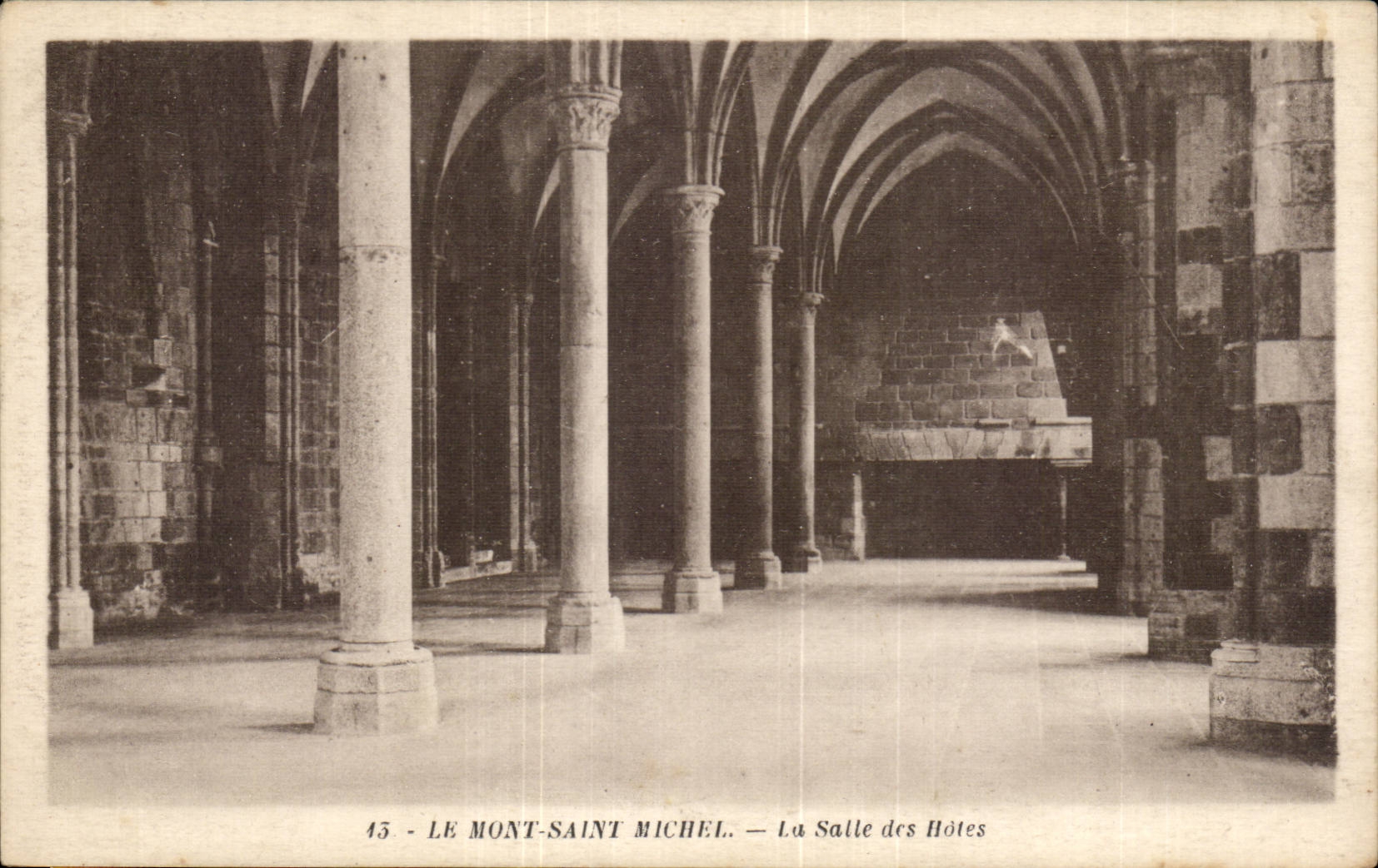 CPA Mont Saint Michel the room of the hosts