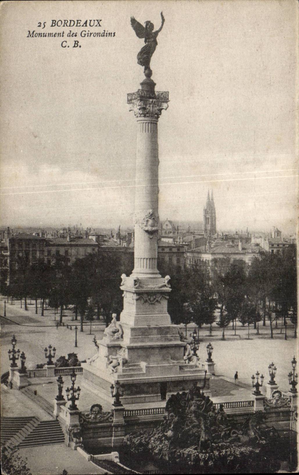 CPA Bordeaux Monument of the Of Gironde ones