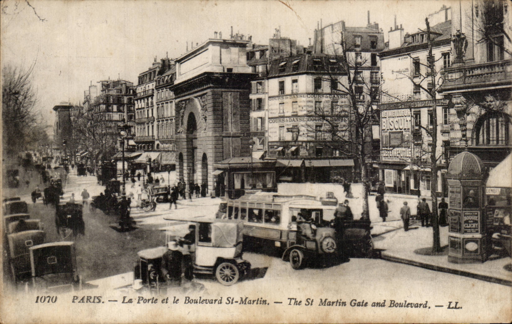 Paris CPA the door and the boulevard St Martin