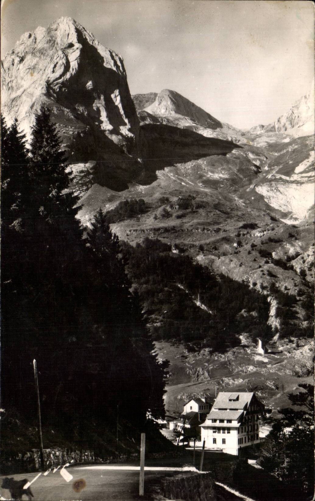 Gourette MODERN CARD the Medaa Bolt and the collar of Amoula