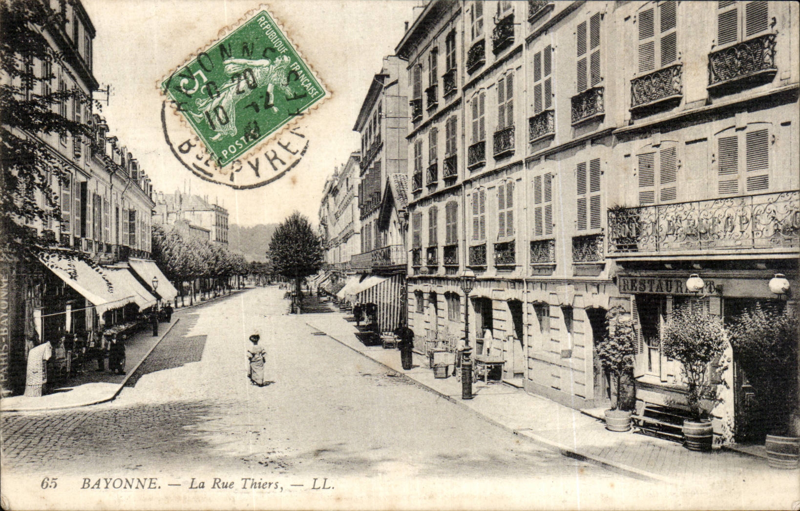 CPA Bayonne the street Thiers