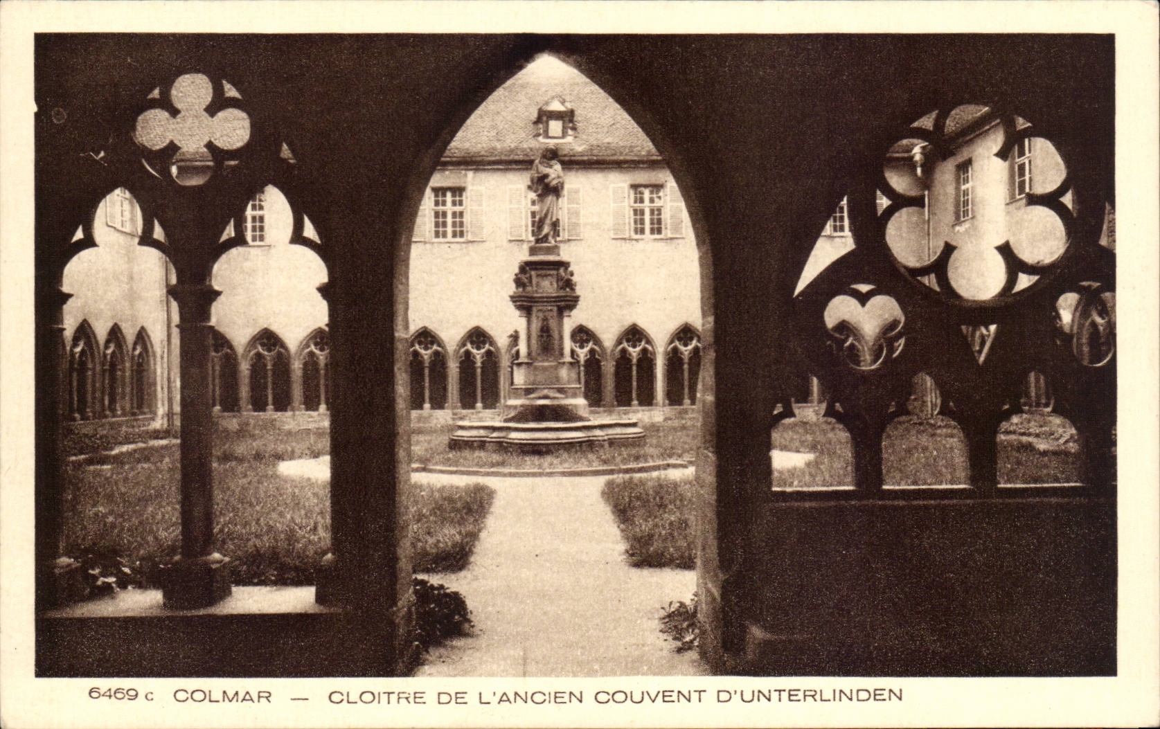 CPA Colmar Cloister of the old convent of Unterlinden