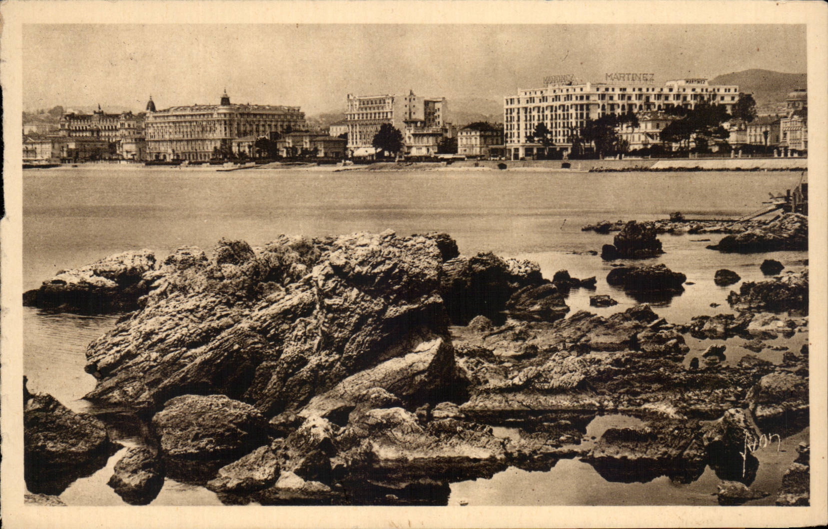 CPA Cannes hotels seen of the Palm Beach casinoe