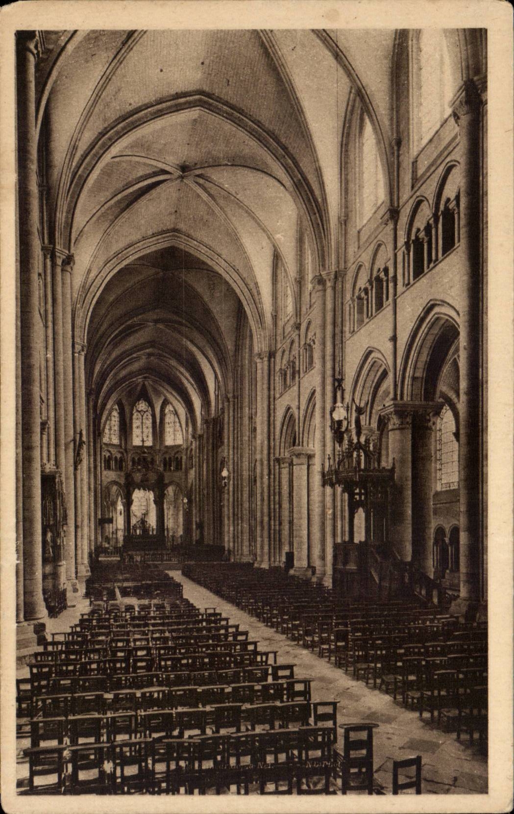 CPA Sens the nave of the cathedral
