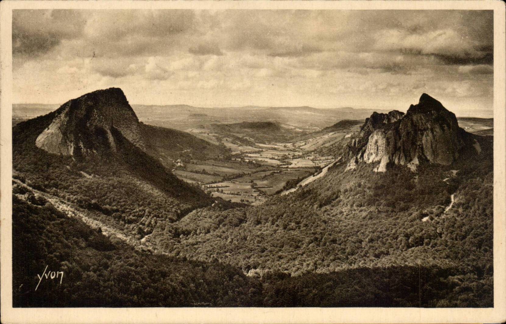 CPA Excursion of the Mount Gilds Valley of Sioule and the SAnadoire rocks