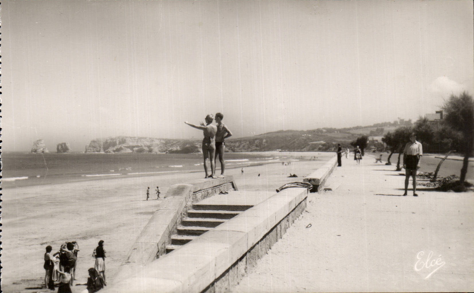Hendaye MODERN CARD main beach and two twins
