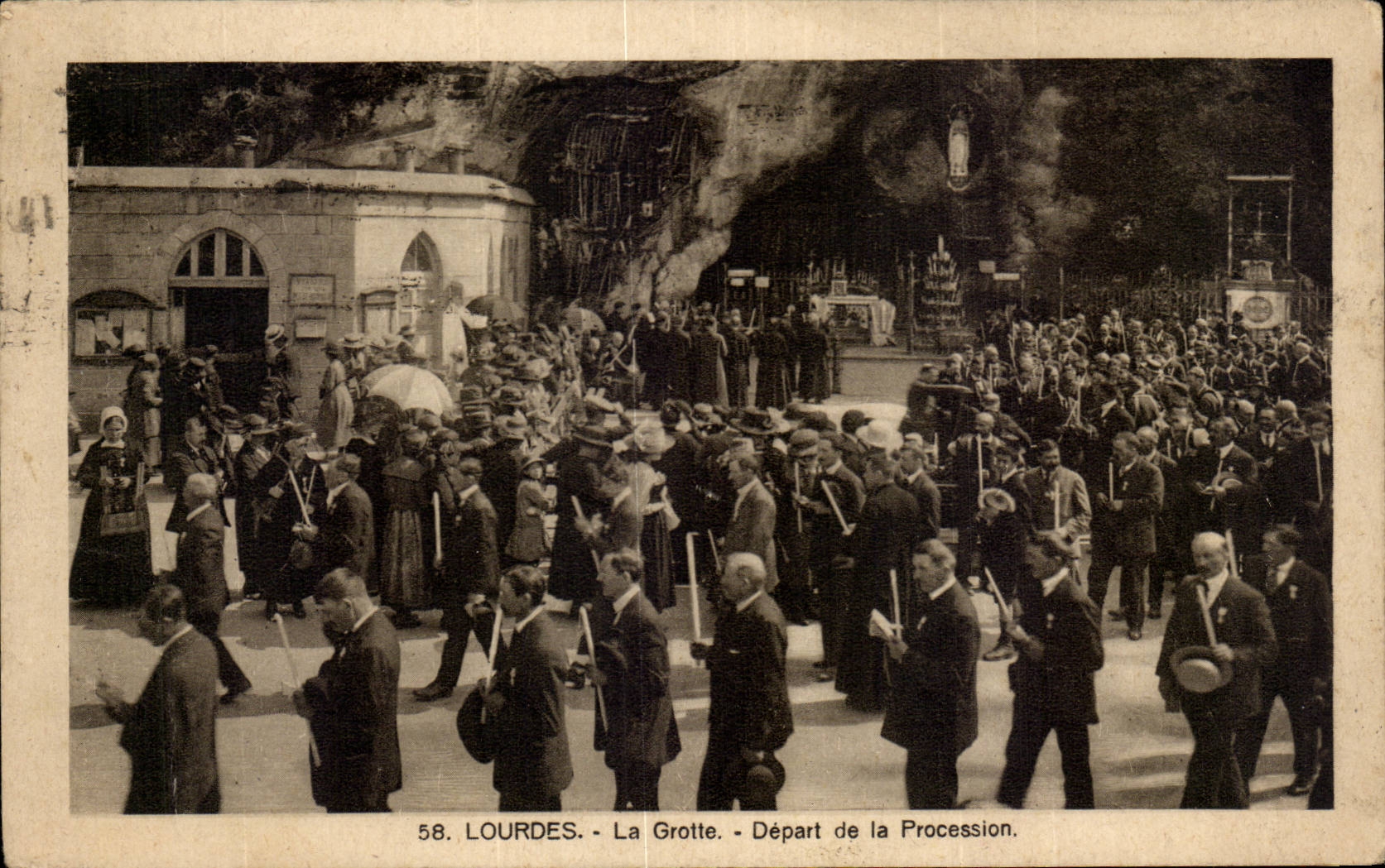 CPA Lourdes the cave Departure of the procession
