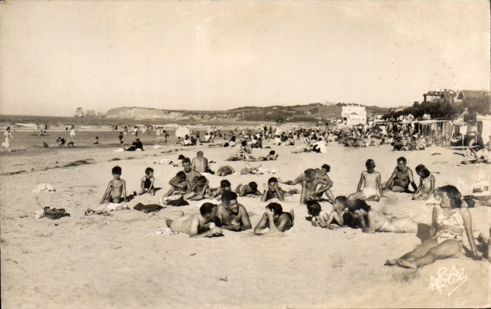 Hendaye CPA the beach and two twins