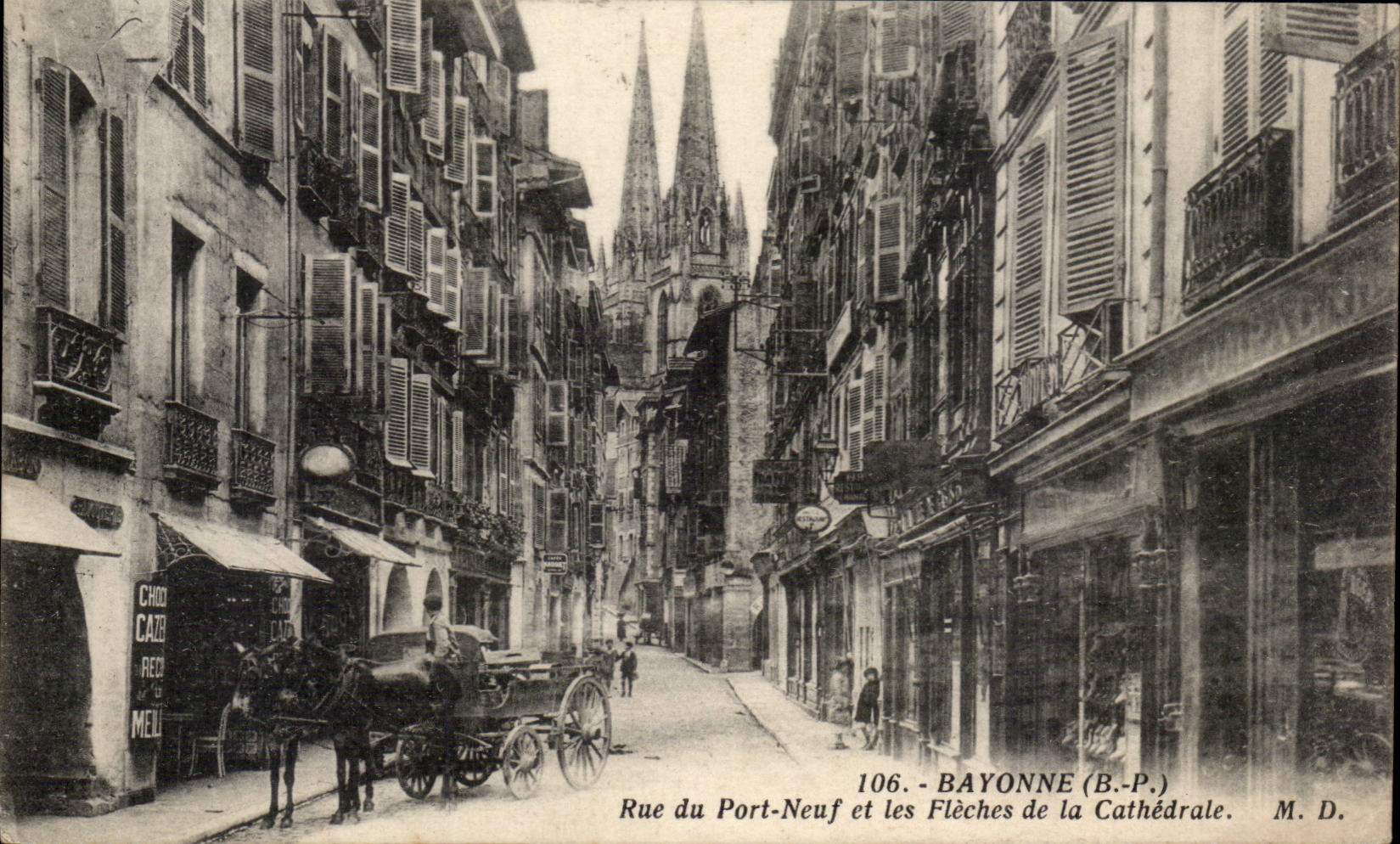 Bayonne CPA Street of the New port and the arrows of the cathedral