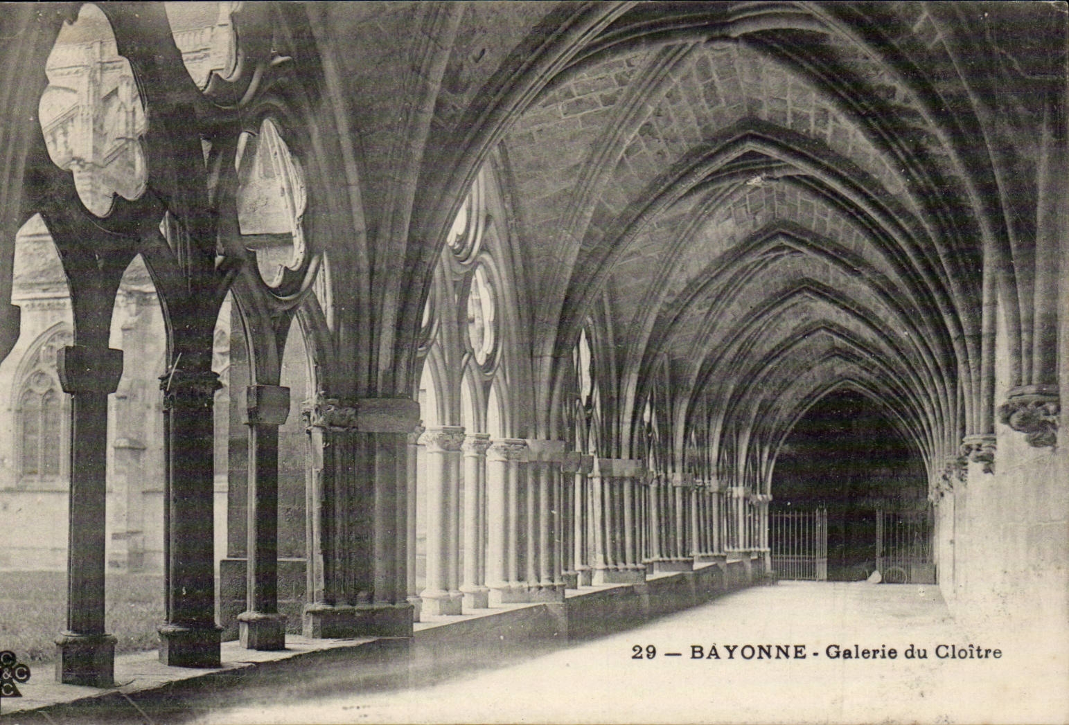 Bayonne CPA Gallery of the cloister
