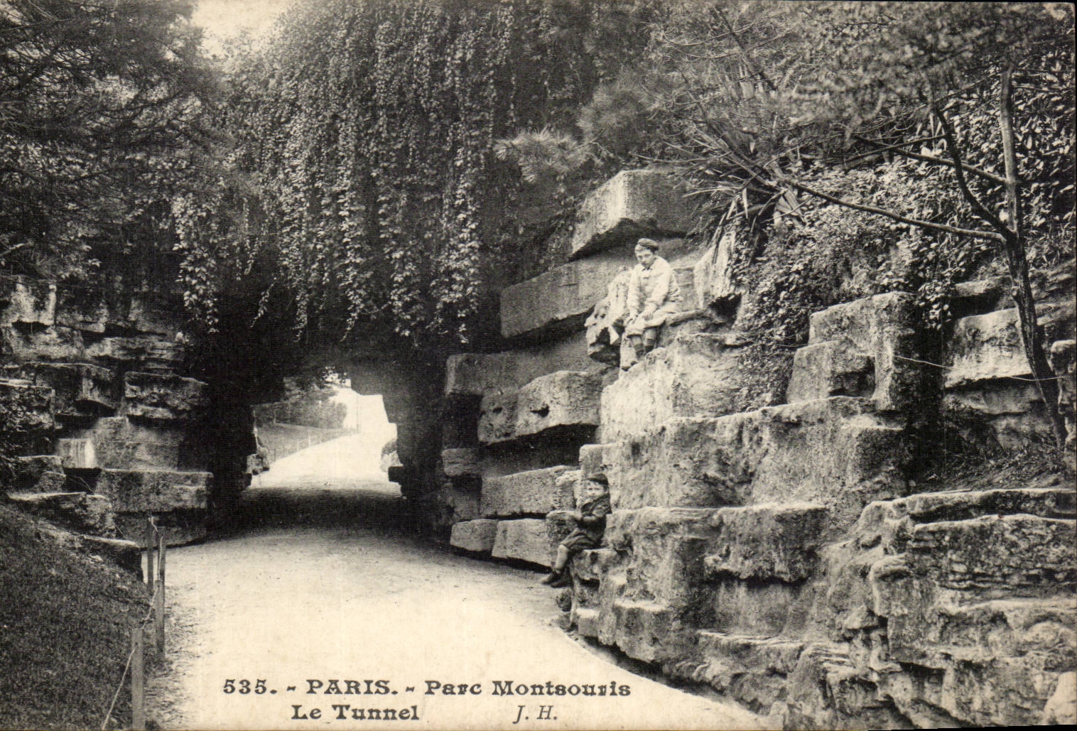CPA Paris Montsouris Park the tunnel