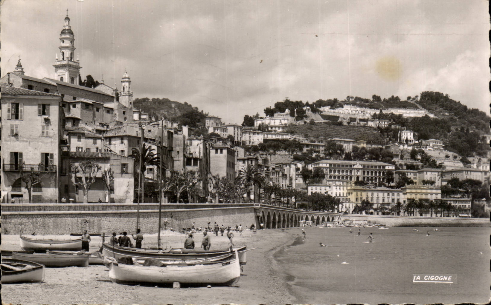 CPSM Menton the beach and the road of the Italian border