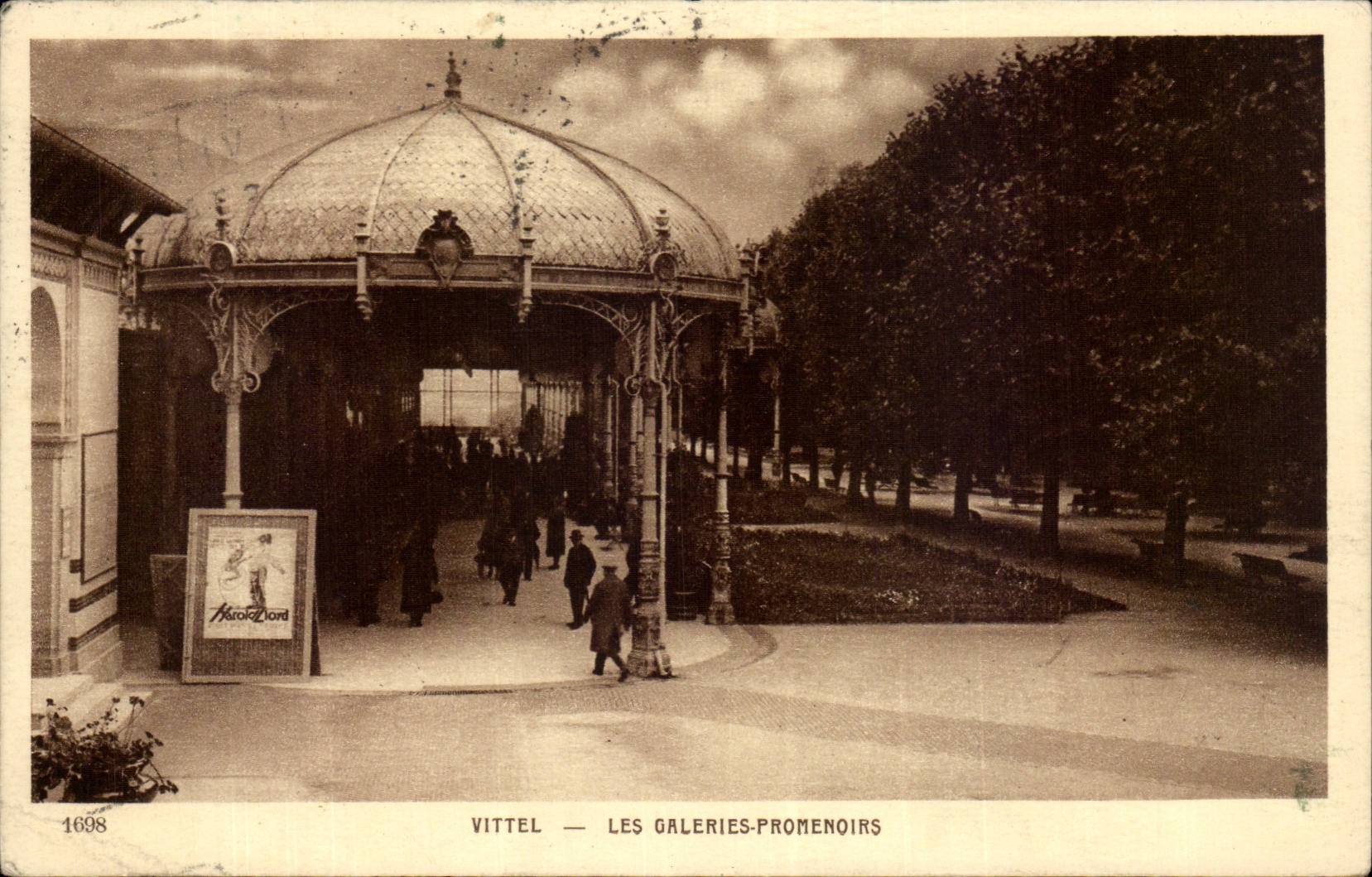 Vittel CPA die Galeriepromenaden