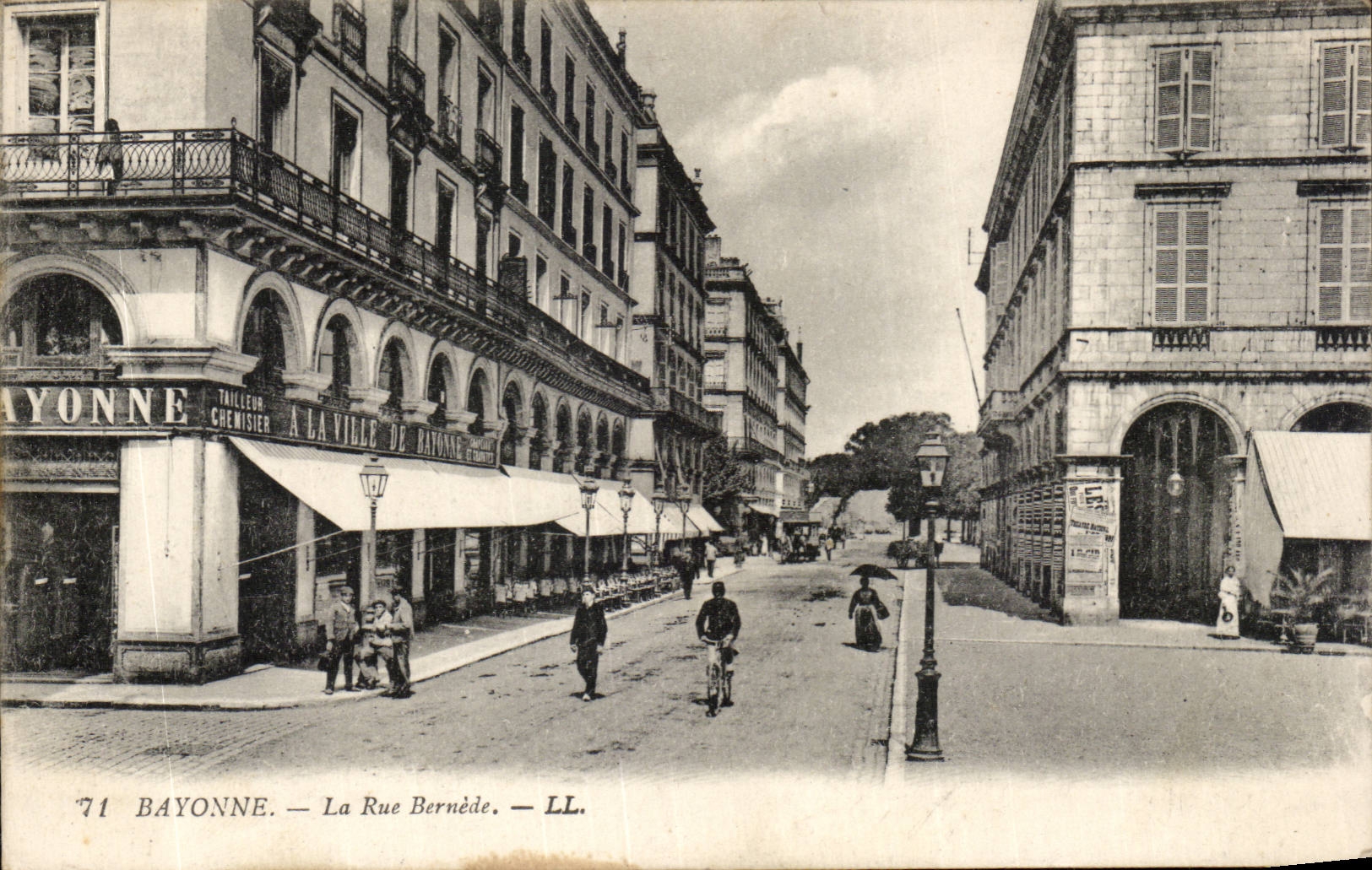 CPA Bayonne the street Bernede