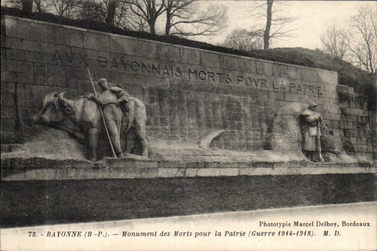 CPA Bayonne Monument of died for the fatherland 1914 1918
