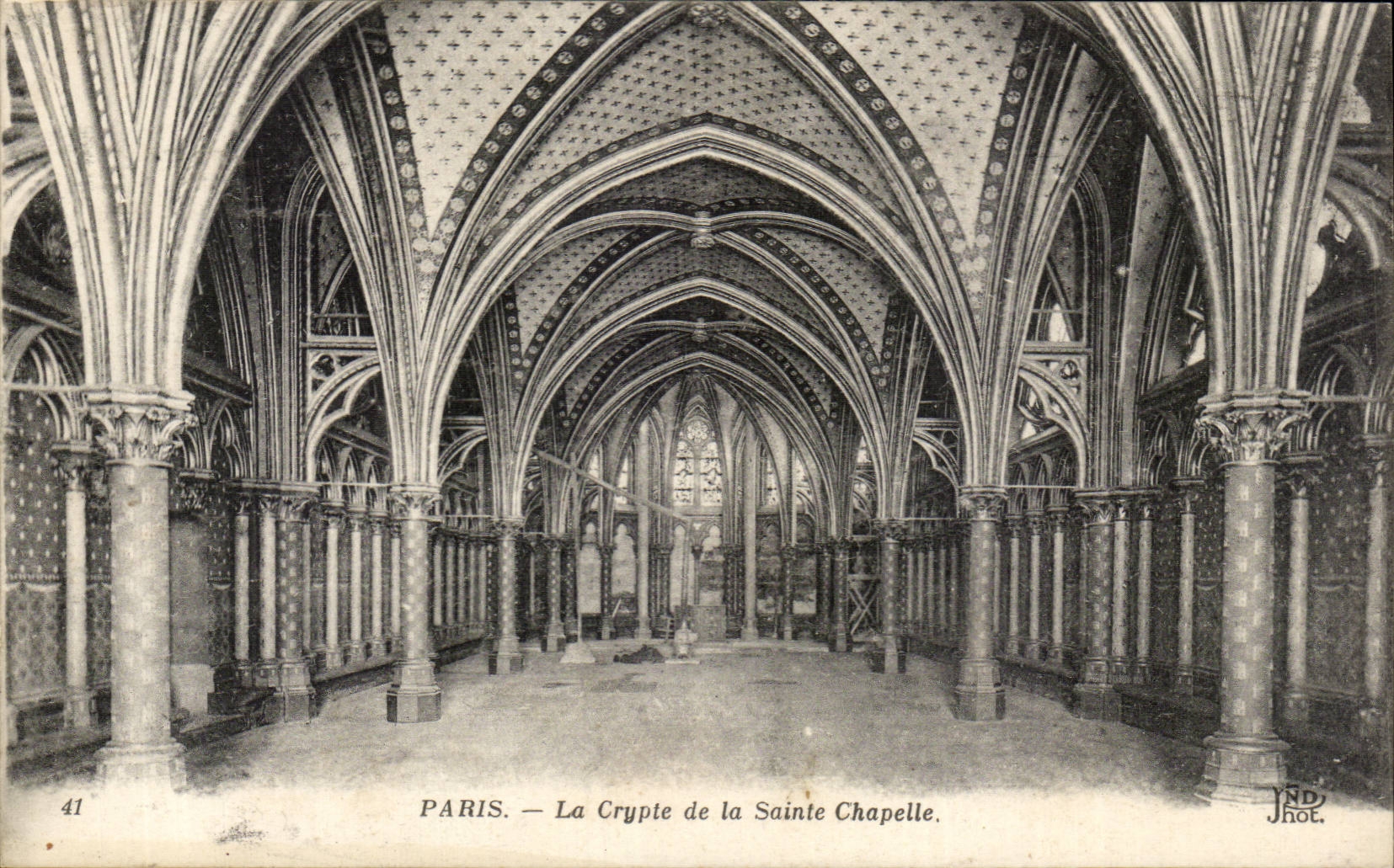 Paris CPA La crypte de la Sainte Chapelle