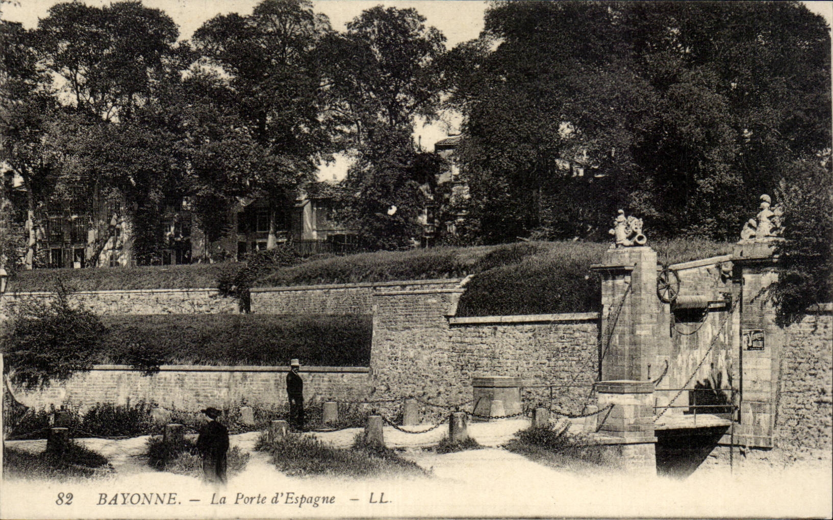 Bayonne CPA the door of Spain