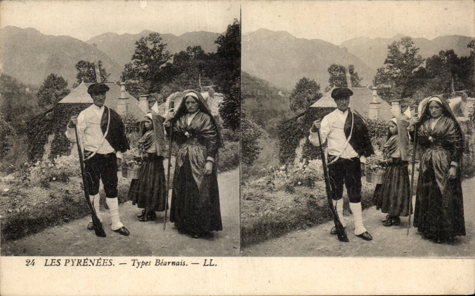 CPA Seen stereoscopic the Standard Pyrenees Inhabitant of Bearn Folklore costume