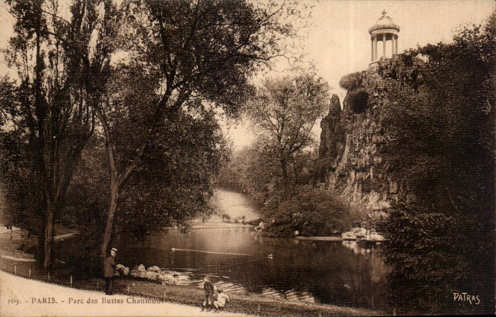 Park Paris-CPA der ChaumontHillocks