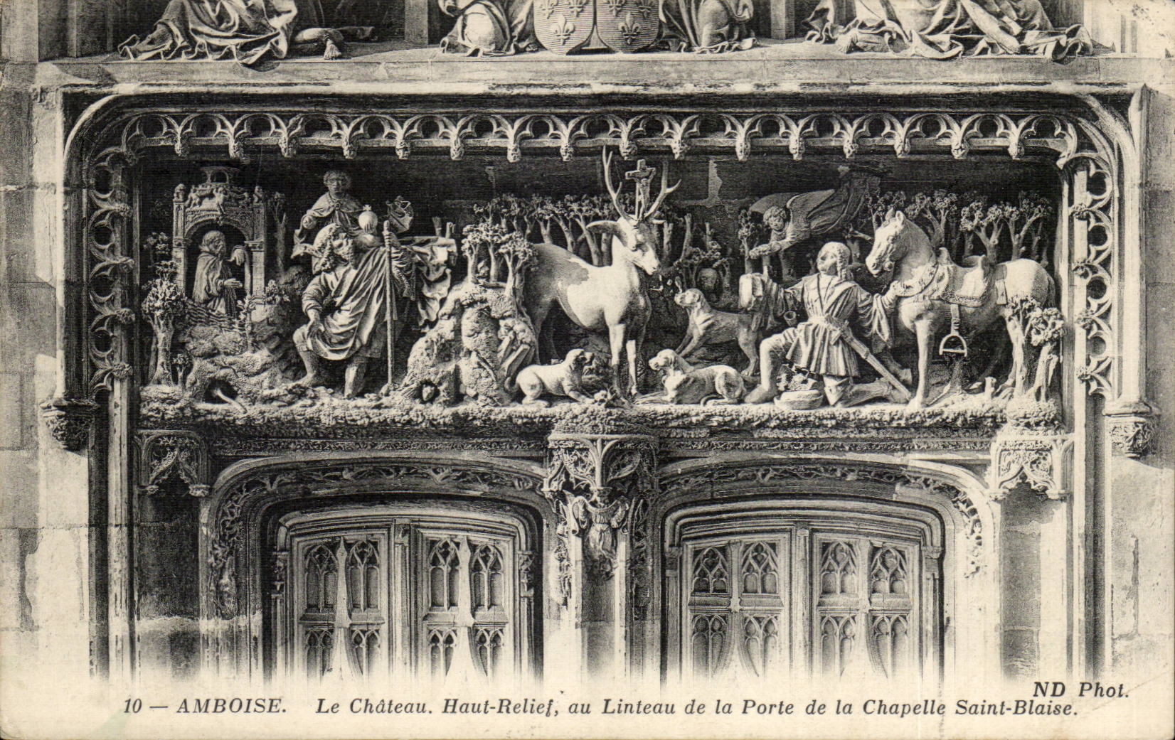 CPA Ambise Le chateau Haut relief au Linteau de la porte de la chapelle Saint Blaise Cerf