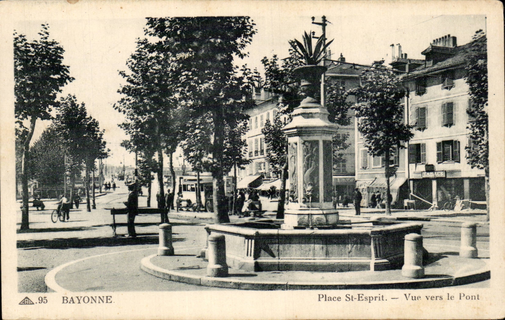 CPA Bayonne Places St Spirit Seen towards the bridge