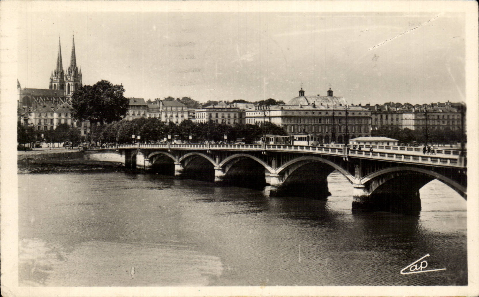 CPA Bayonne Seen on the bridge St Spirit and the town hall