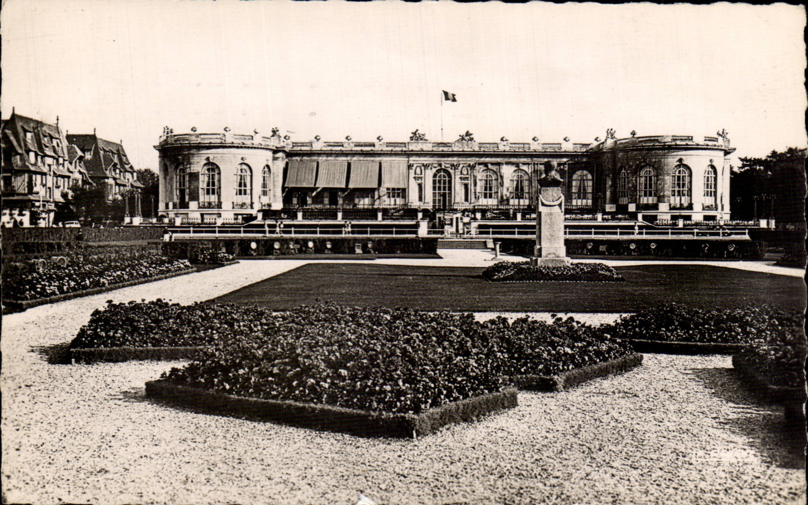 CPA Deauville the flowered beach the casino