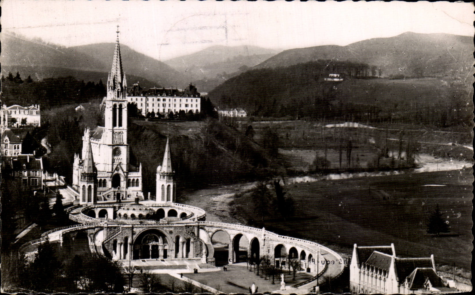 CPA Lourdes the basilica seen of the strong castle