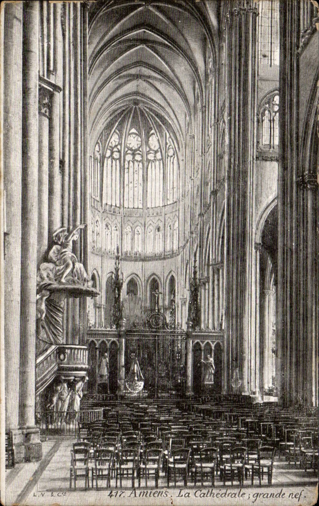 CPA Amiens the cathedral Great nave