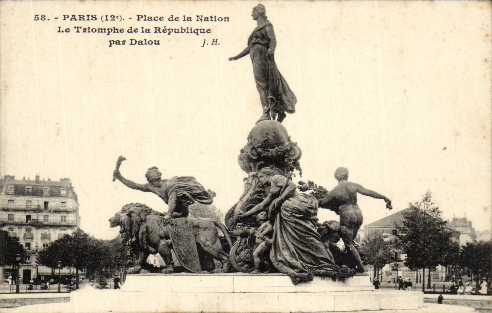 Paris CPA Place de la Nation Le triomphe de la Republique par Dalou