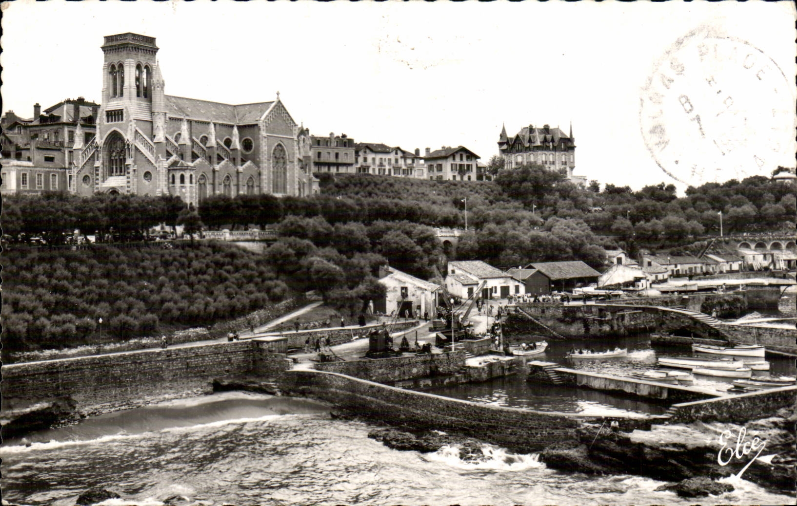 CPA Biarritz Le port des pecheurs et l'eglise Ste Eugenie