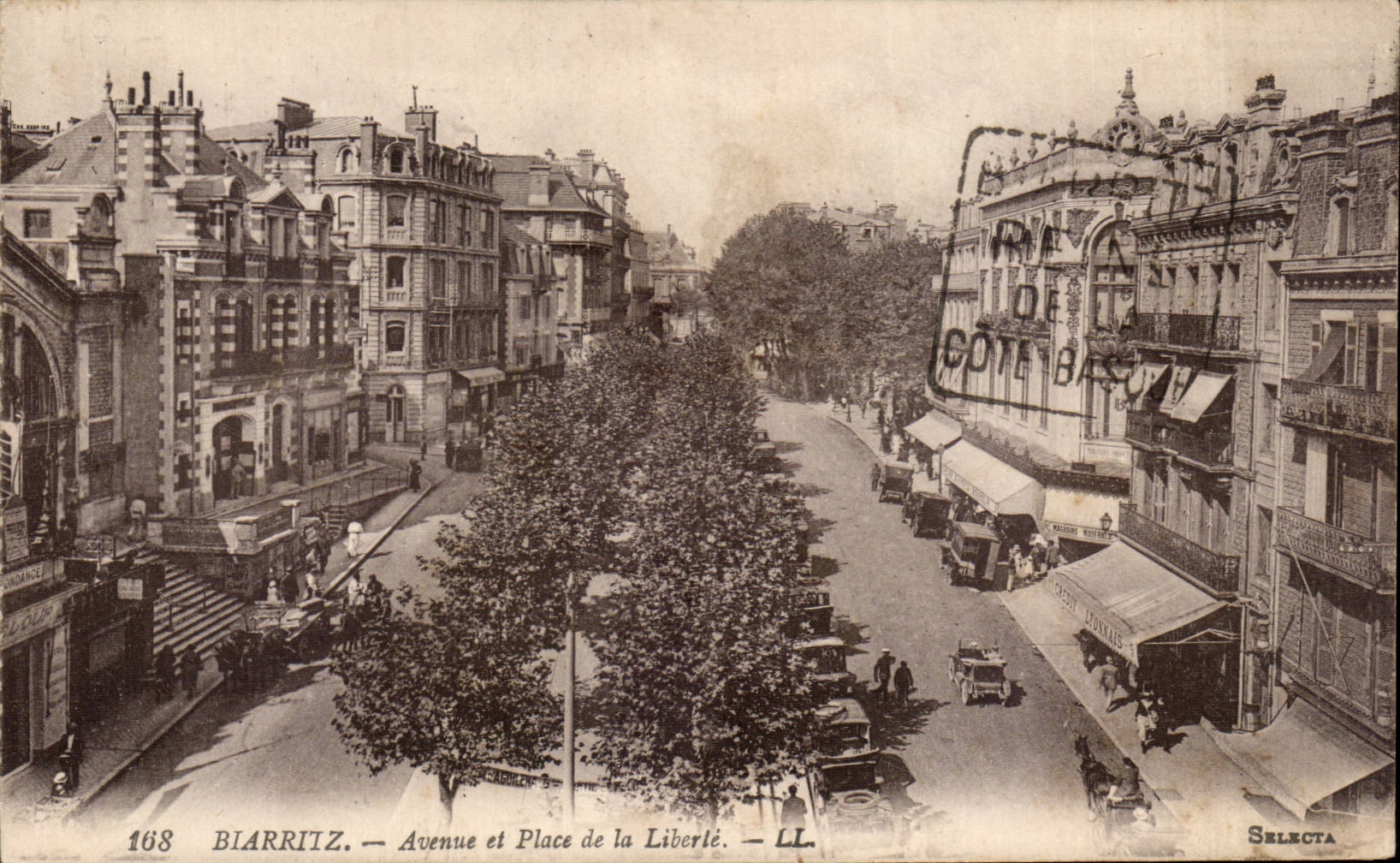 CPA Biarritz Avenue et place de la liberte