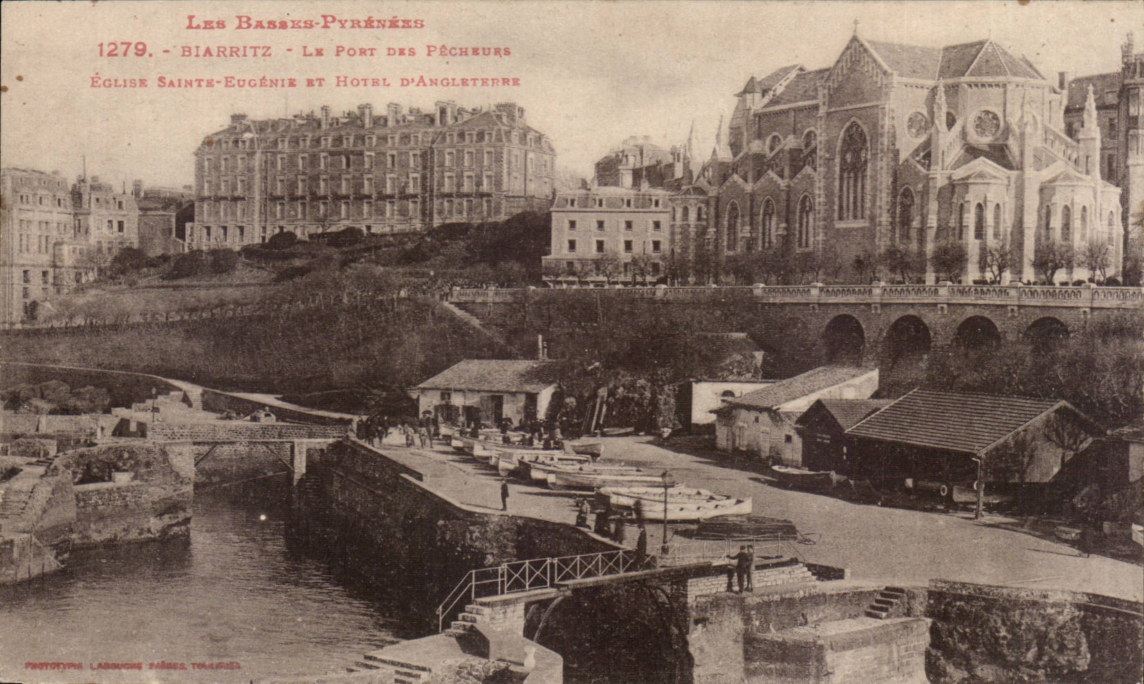 CPA Biarritz Le port des pecheurs Eglise Sainte Eugenie et Hotel d'Angleterre