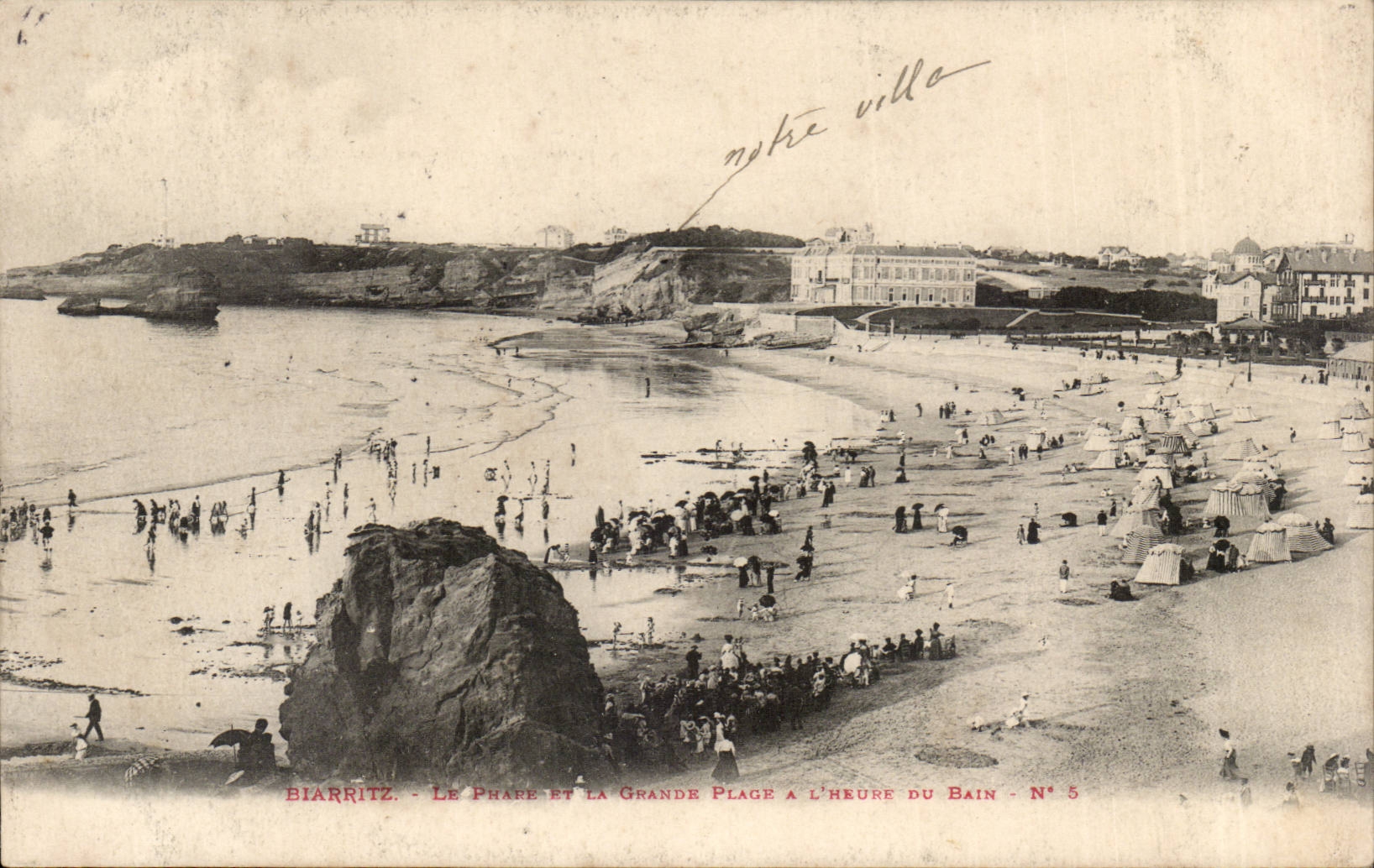 CPA Biarritz Le phare et la grande plage a l'heure du bain