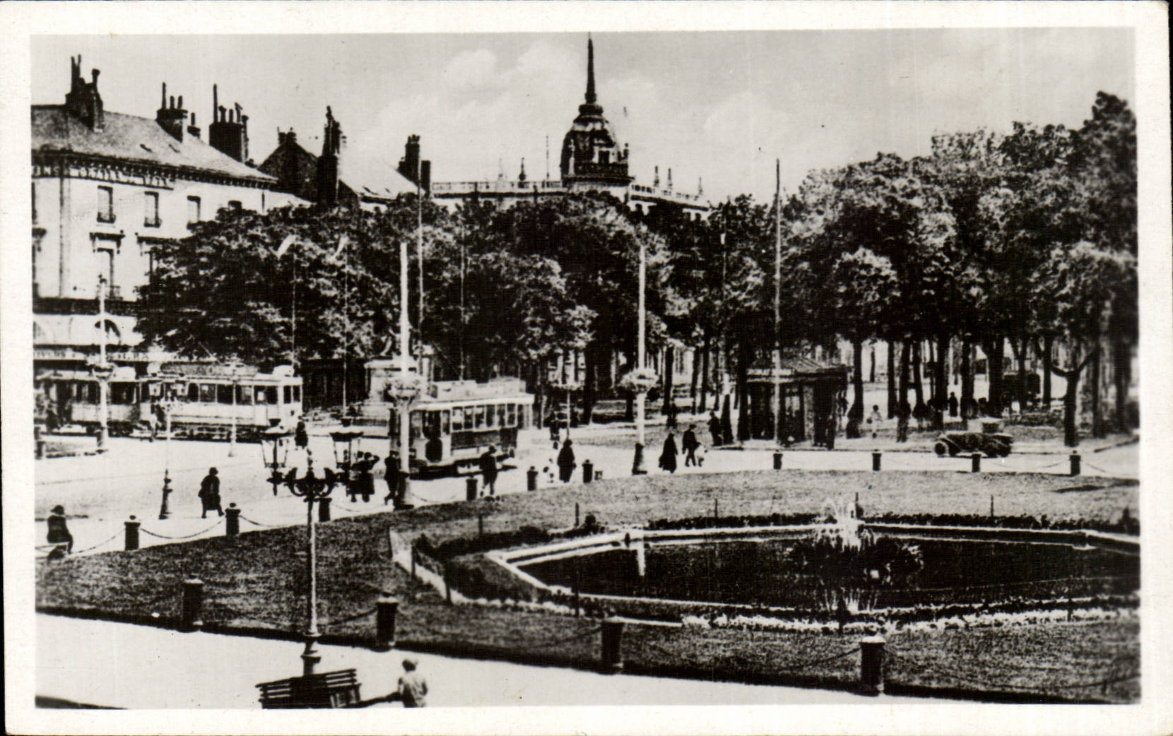 CPA Tours la place Jean Jaures