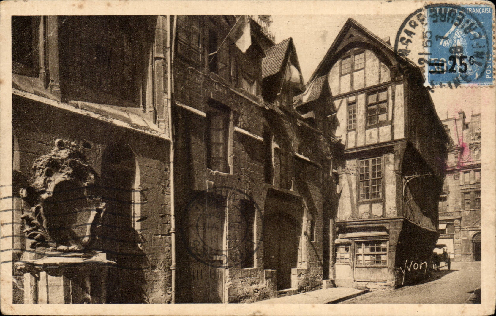 CPA Rouen Old women houses in the street St Romain