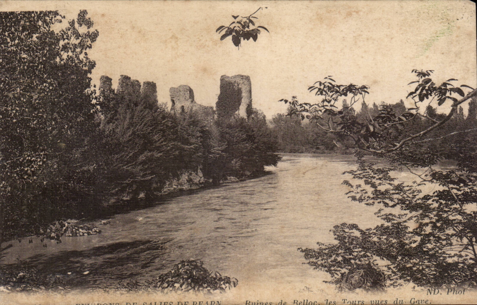 CPA Surroundings of Dirtied of Bearn Ruins of Belloc seen of Gave