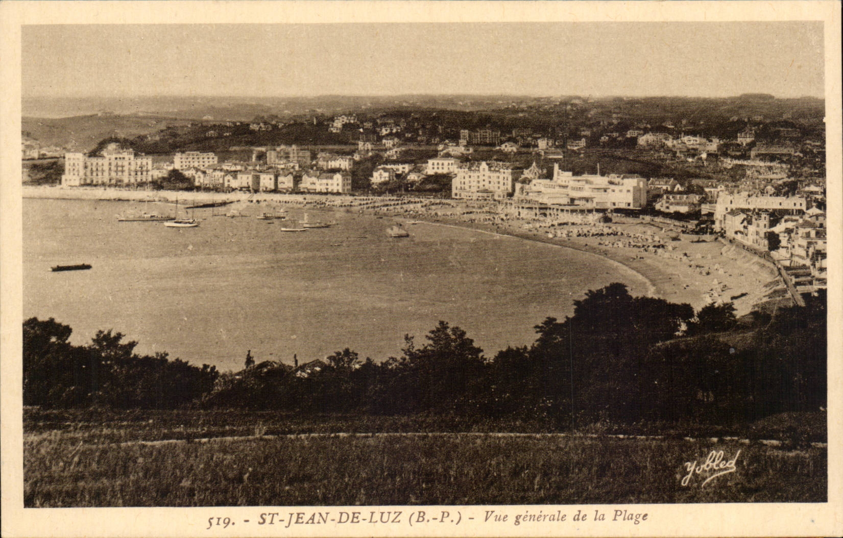 CPA St Jean de Luz Vue generale de la plage