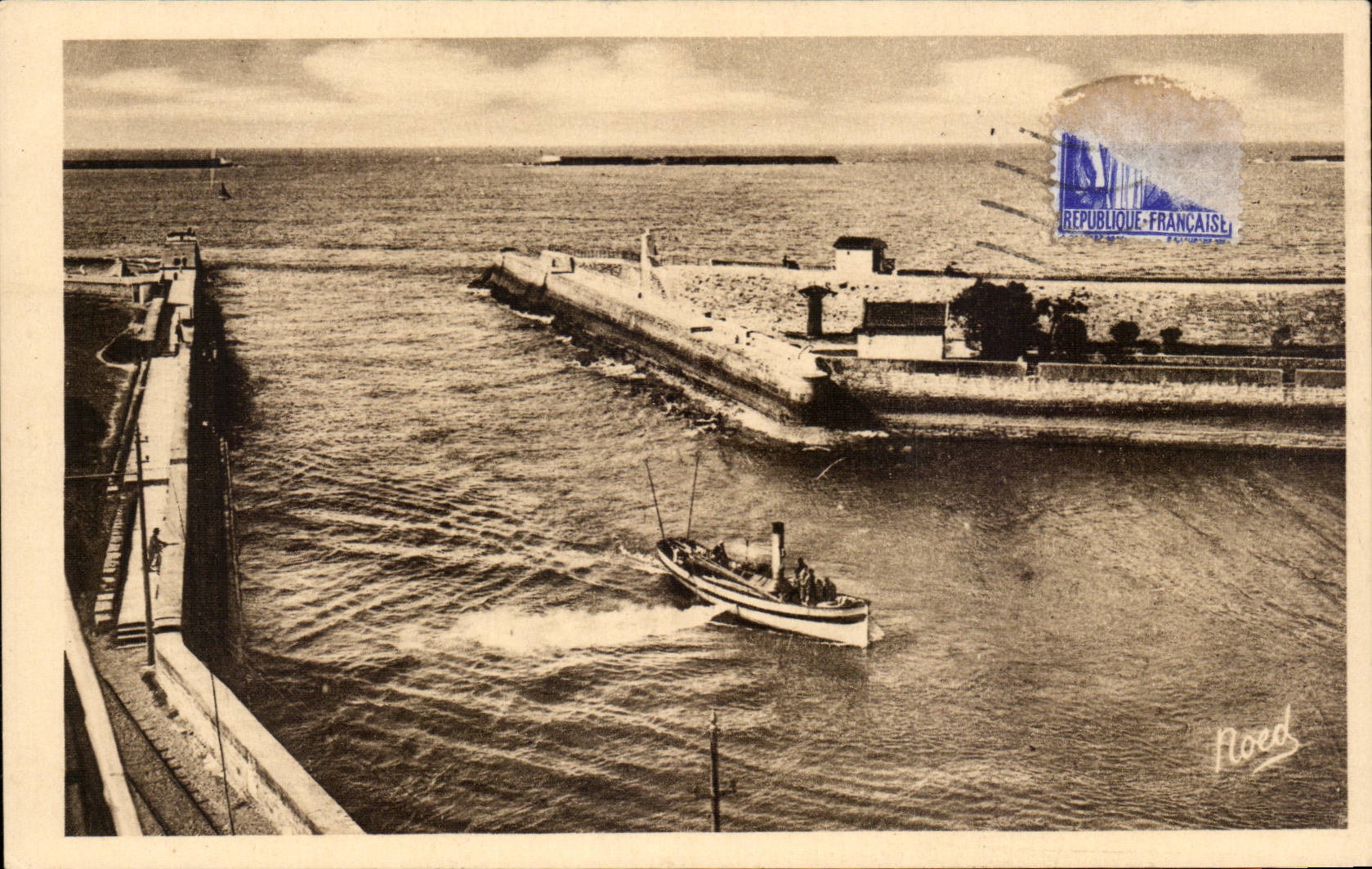 CPA St Jean de Luz entree du port 