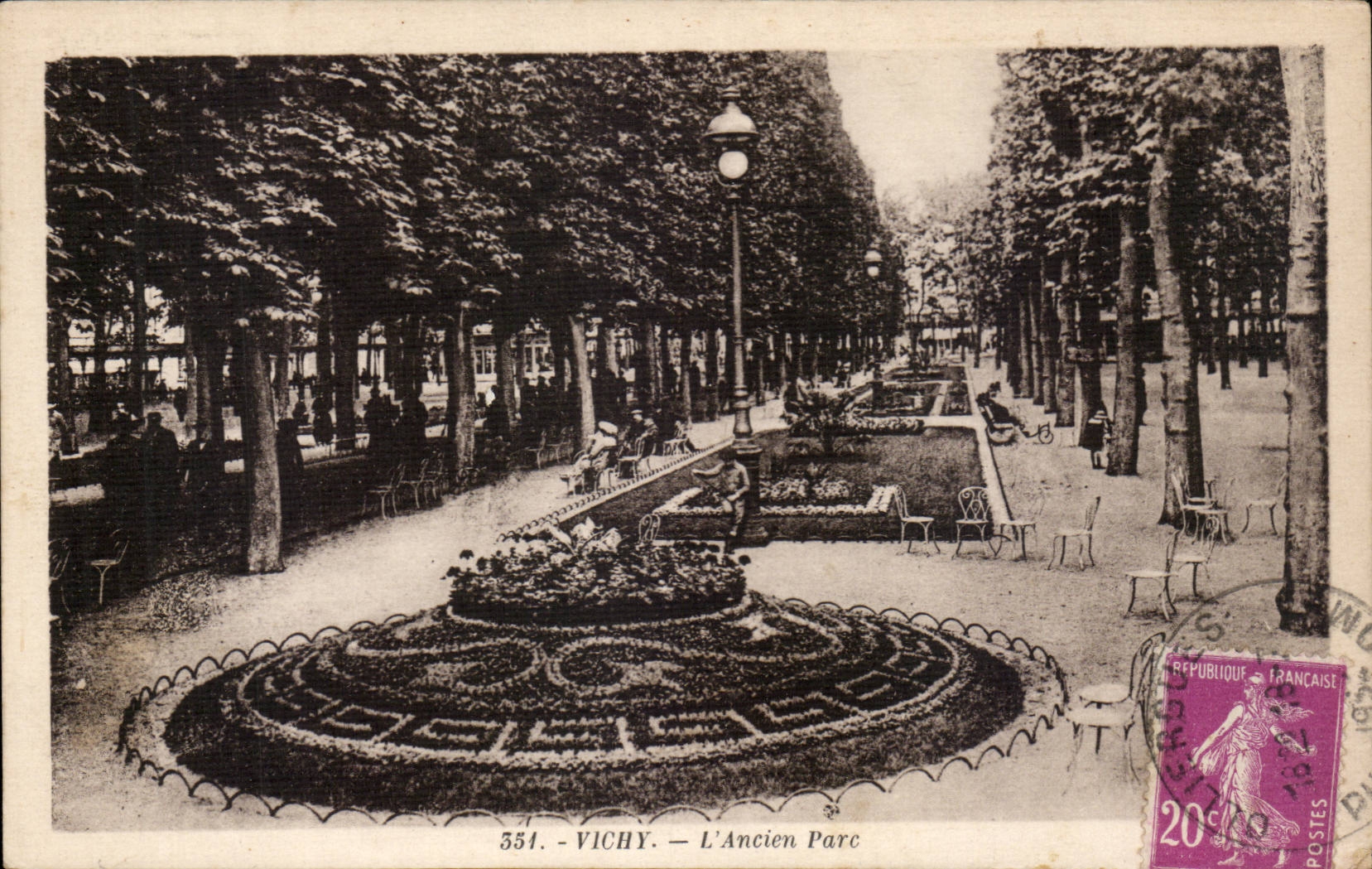CPA Vichy the old park