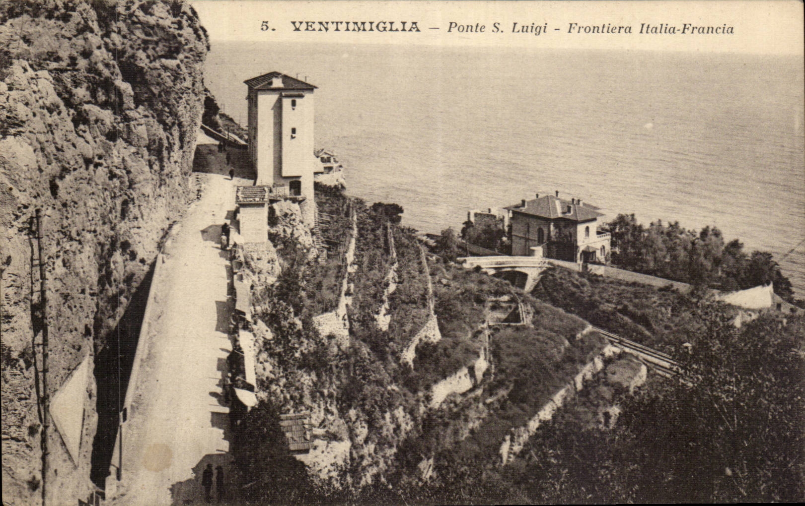 CPA Italien Italien Ventimiglia einflussreiche Person S Luigi Frontiera Italien Francia