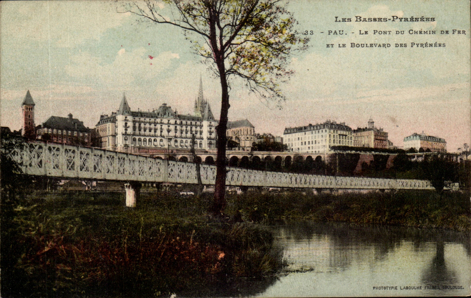 CPA Pau die Brucke der Eisenbahn und der Prachtstrasse der Pyrenees
