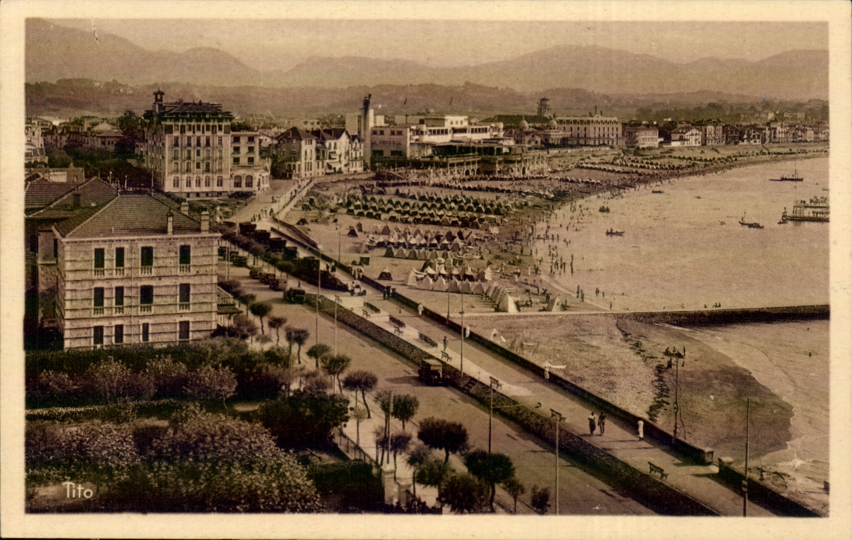 CPA Saint Jean de Luz Vue generale de la plage Boulevard Thiers Les Pyrenees