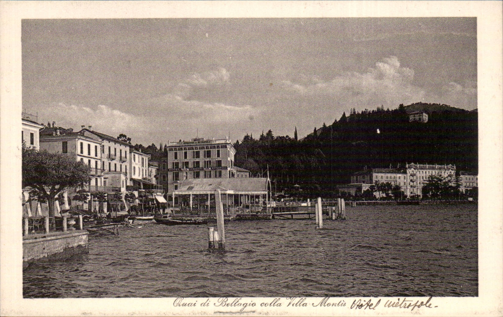 CPA Italien Italien Quai Di Bellagio hafteten Landhaus Montuomo