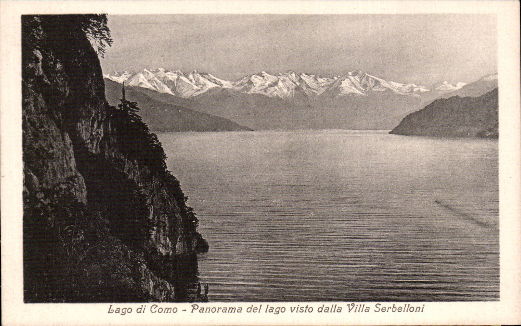 CPA Italien Italien Lago di Como Panorama LED lago visto pflasterte Landhaus Serbelloni