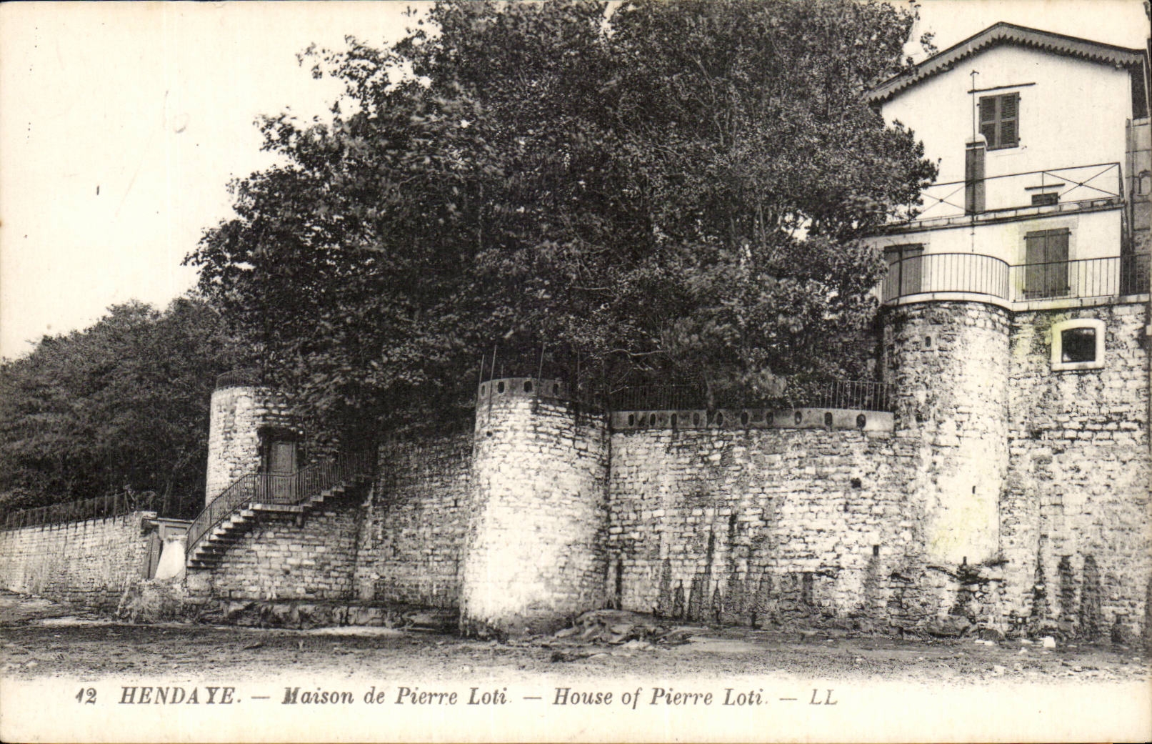 Hendaye CPA Stone-built house Parcelled out