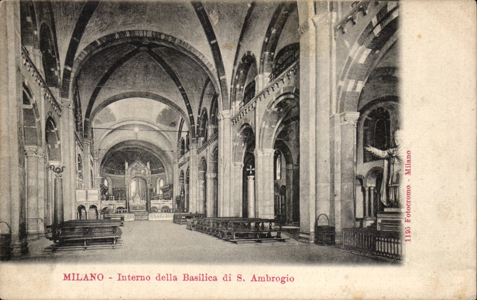 CPA Italien Italien Mailand Interno uber Basilika di S Ambrogio hinaus