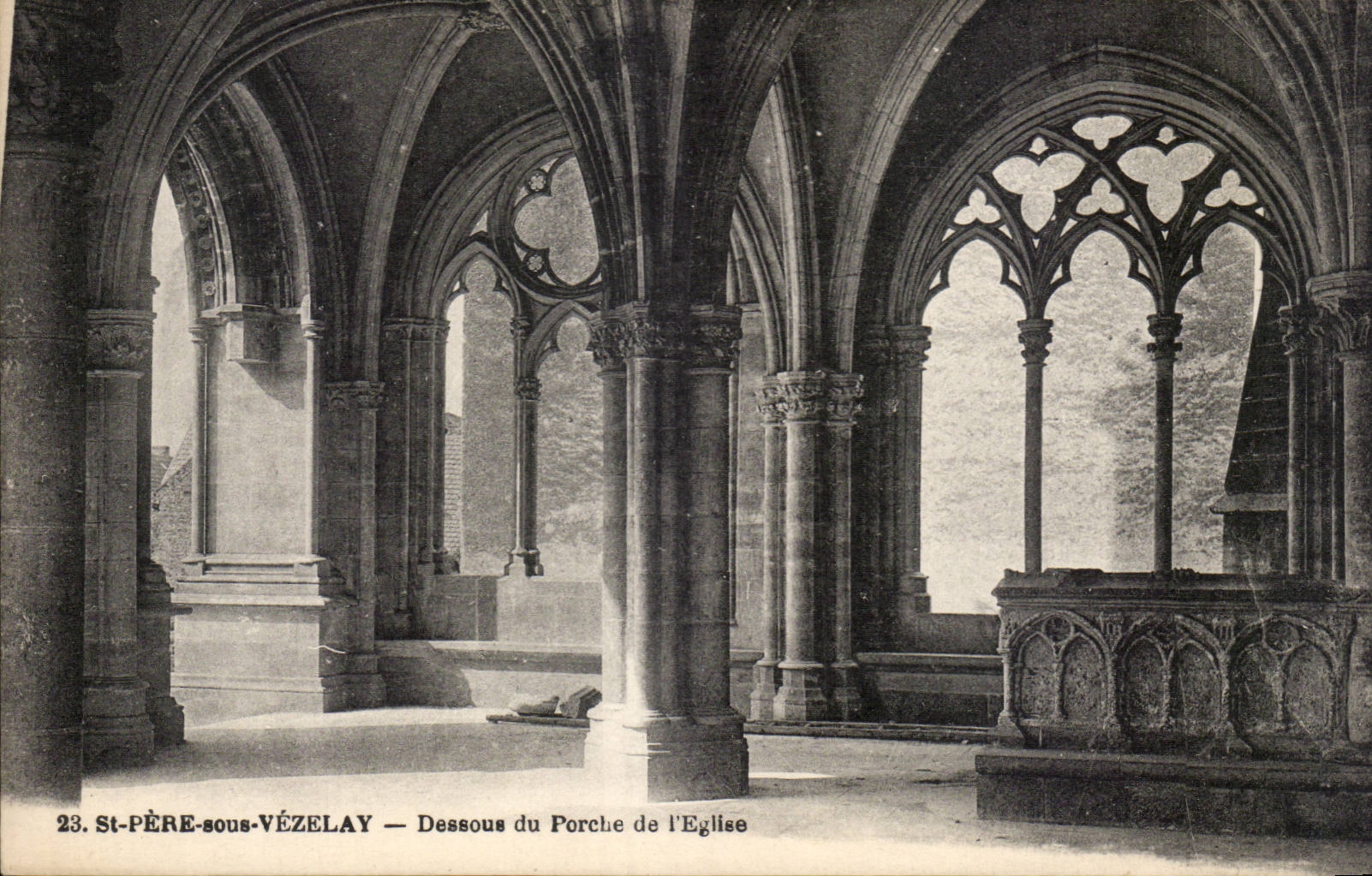 CPA St father under Vezelay Below of the porch of the church